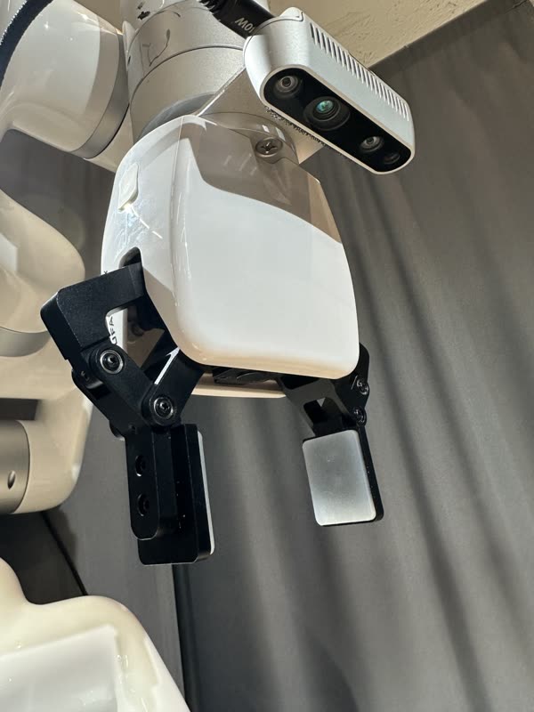 The G2 parallel gripper with the wrist RGB-D camera mounted above the fingers